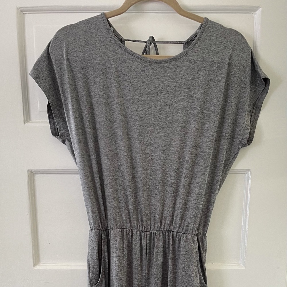 Never worn Gray jumper